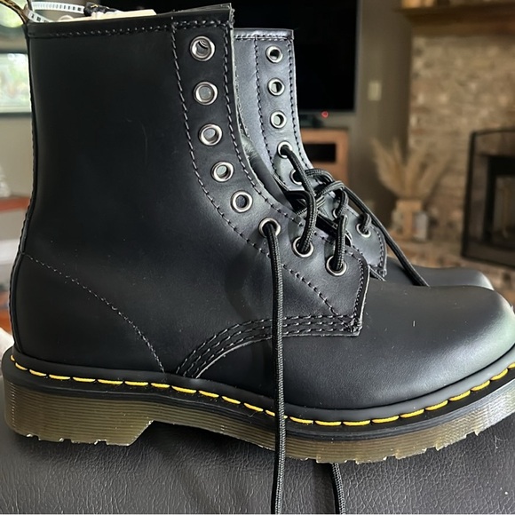 New dr martens - Picture 2 of 4